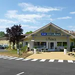 Kyriad Lyon Est - Eurexpo Le Hotel 3*