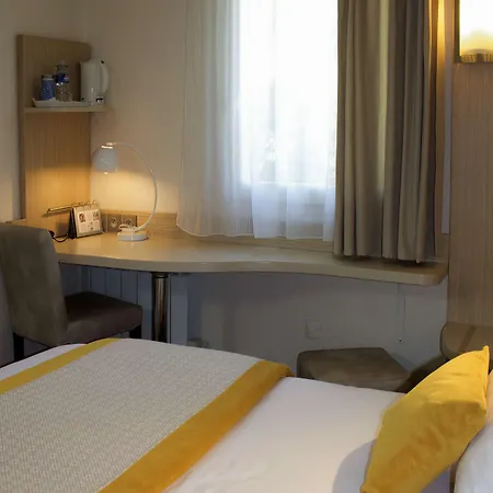 Kyriad Lyon Est - Eurexpo Le Hotel 3*