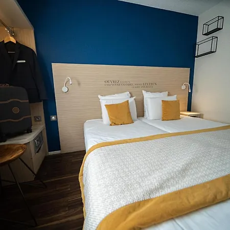 Kyriad Lyon Est - Eurexpo Le Hotel 3*