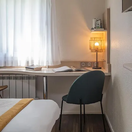 فندق Kyriad Lyon Est - Eurexpo Le بْرو