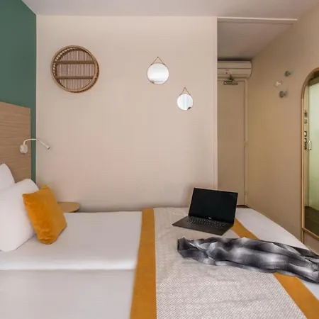 Kyriad Lyon Est - Eurexpo Le Hotel 3*