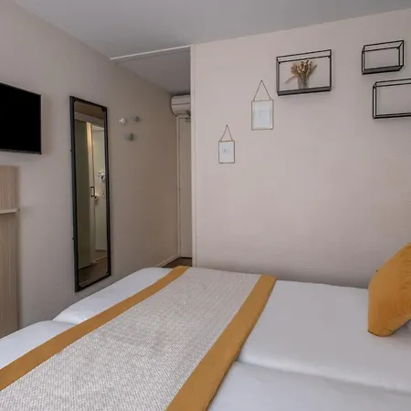 Hotel Kyriad Lyon Est - Eurexpo Le
