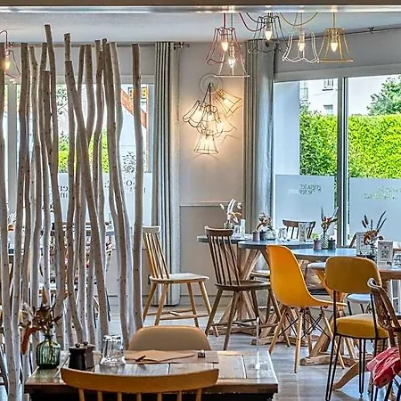Kyriad Lyon Est - Eurexpo Le Hotel 3*