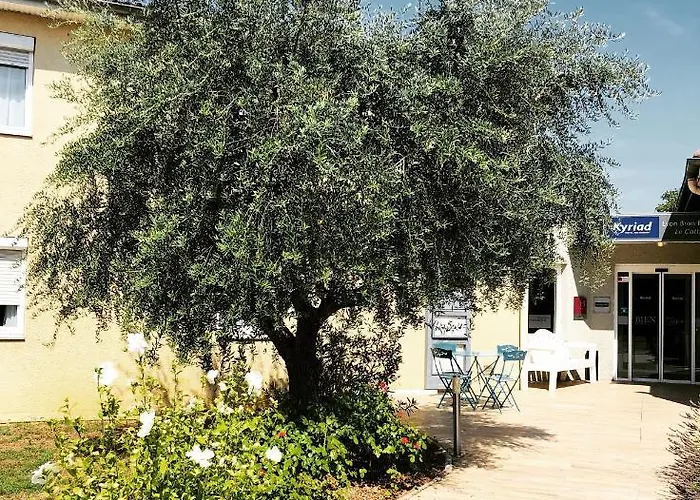Kyriad Lyon Est - Eurexpo Le Hotel 3*